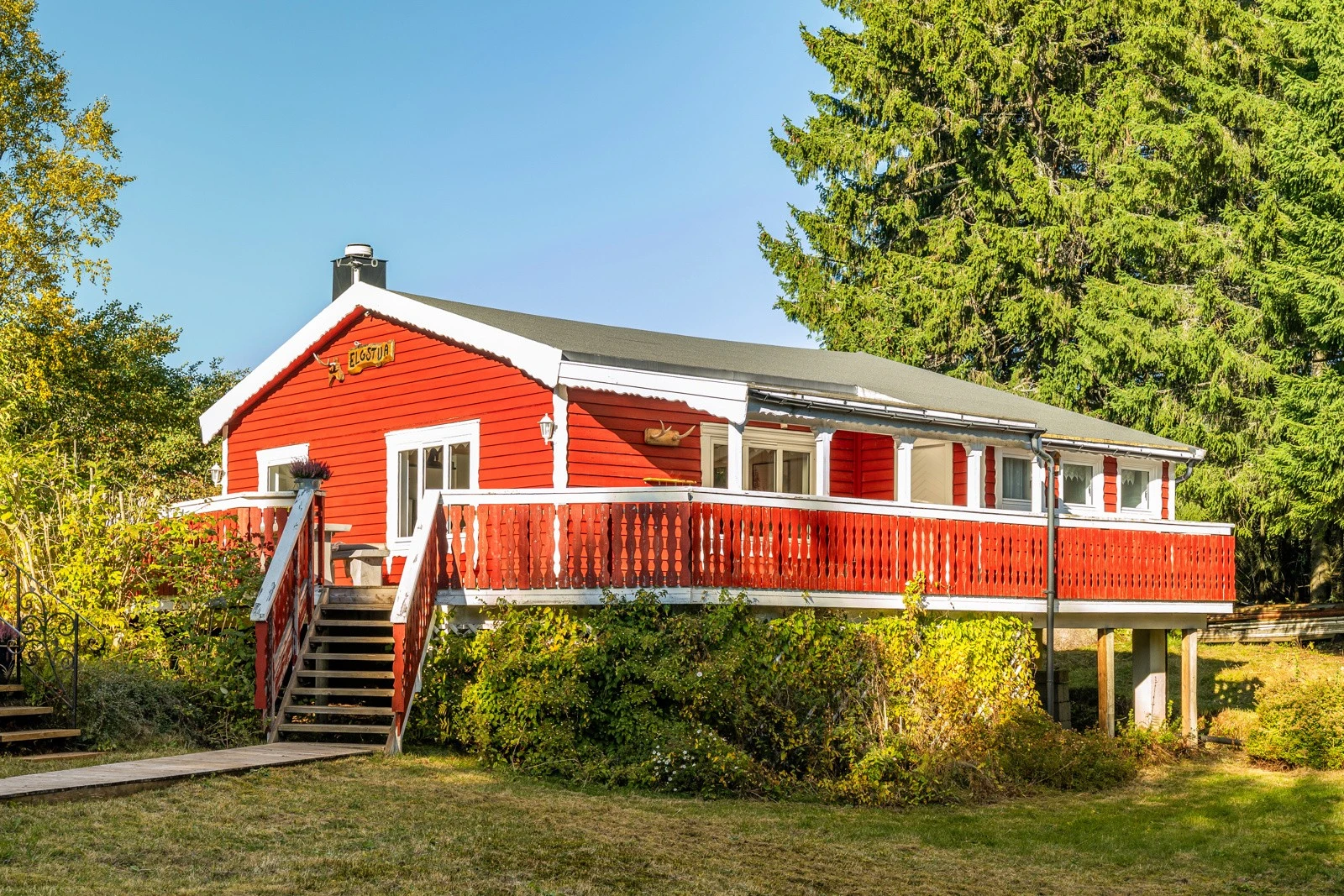 Modern kitchen island with bar chairs